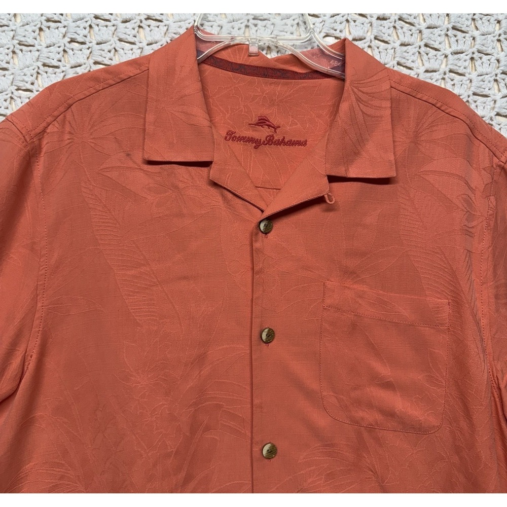 Tommy Bahama 100% Silk Shirt Men M Salmon leaves Hawaiian Short Sleeve Button Up